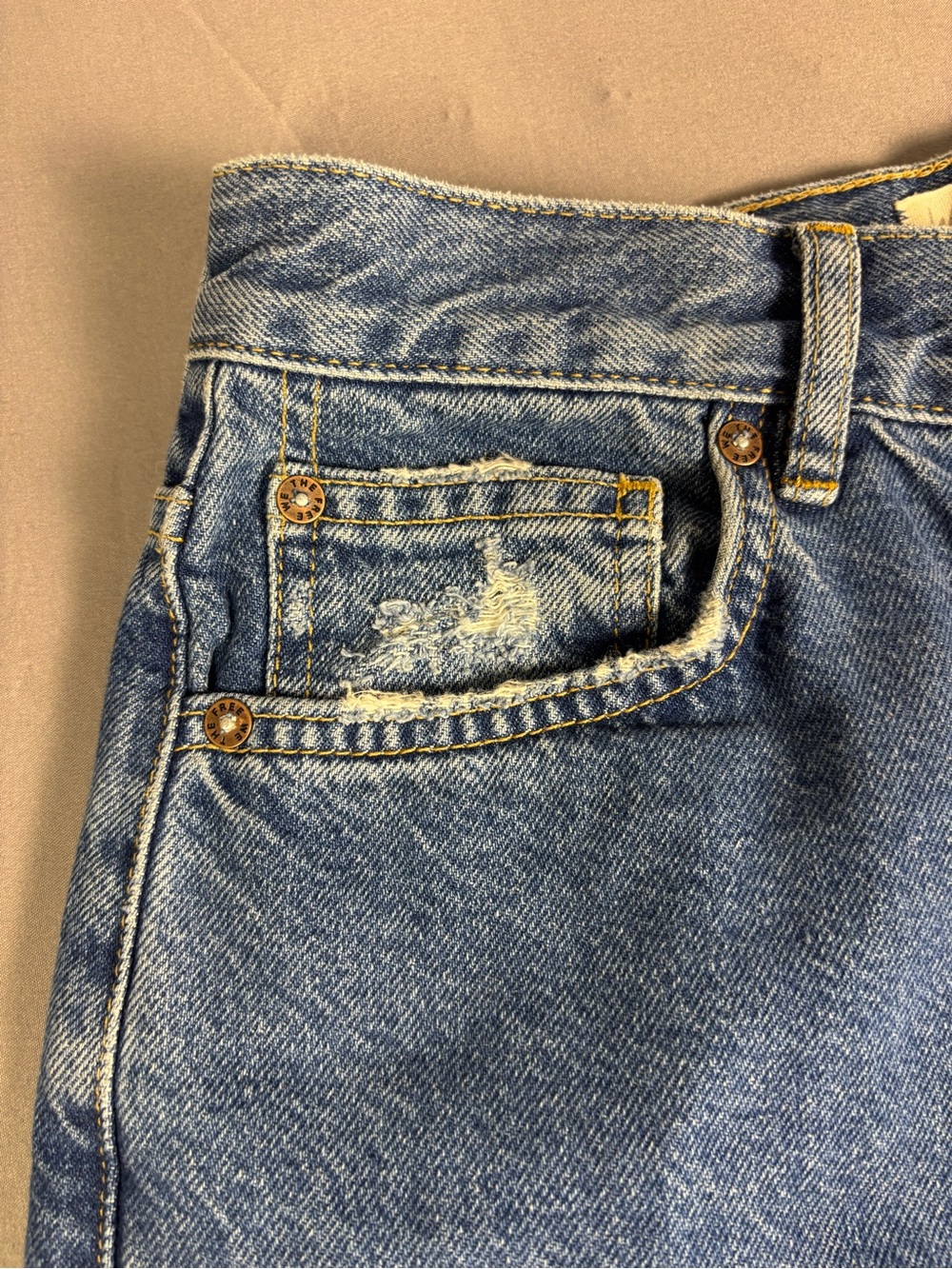 We The Free Cropped Raw Hem Distressed Blue Jeans Women’s Size 28 - Picture 3 of 12